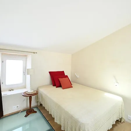 Maisonnette Renovee Au Centre Du Village - Fr-1-258-235 *